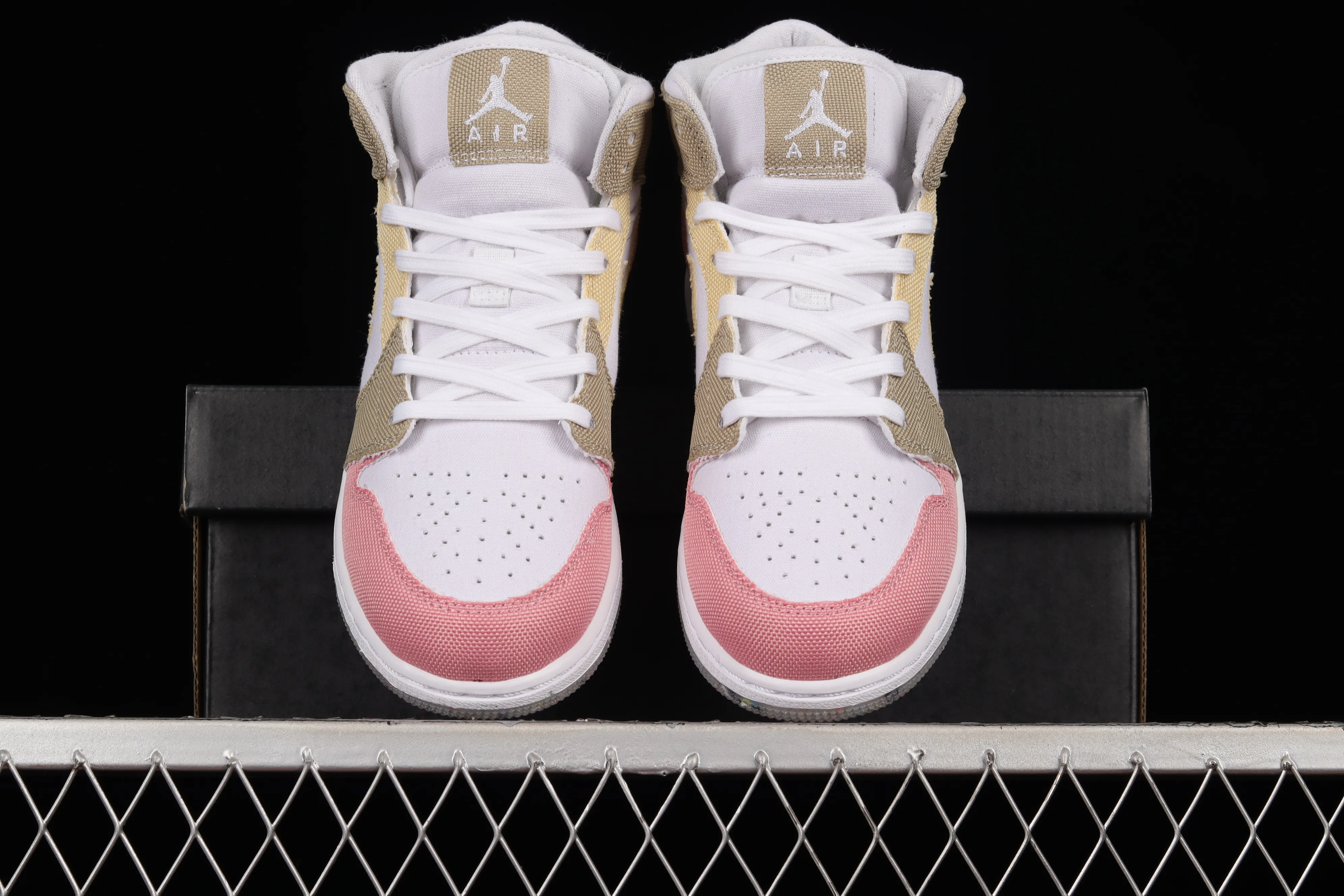 All categories Air Jordan Jordan series basketball shoes Air Jordan 1 Mid G version pure original Air Jordan 1 Mid AJ1 candy powder Zhongbang basketball shoes DJ0338-100